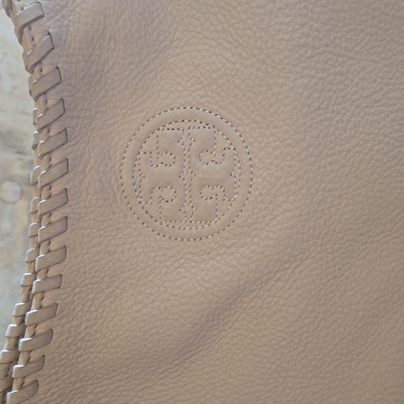 Tory Burch Marion Slouchy Tote - Picture 2 of 16